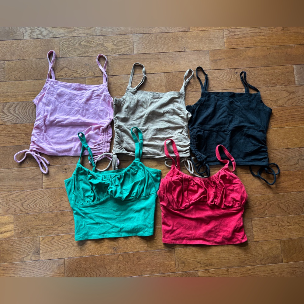 WOMENS HOLLISTER TANKS